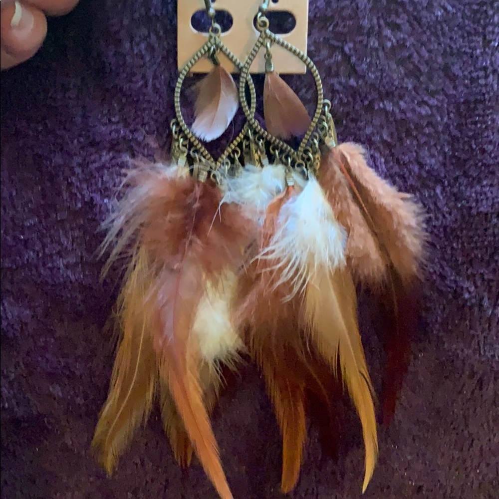🎉HP🎉🌺SALE🛍unique bronze leaf feather earrings - Picture 5 of 8